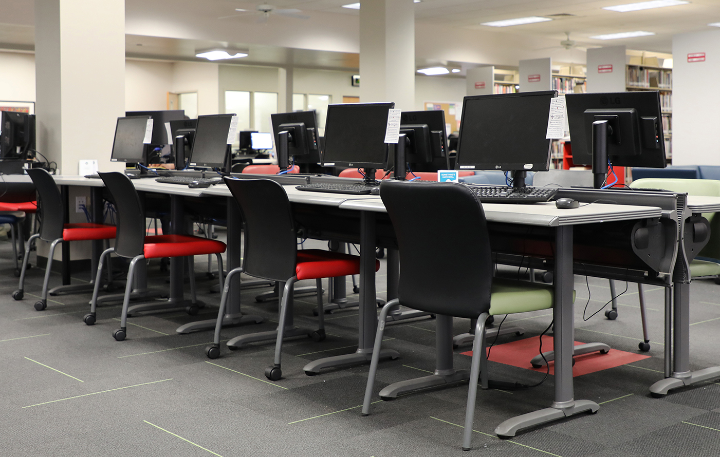 A table of computers in the library